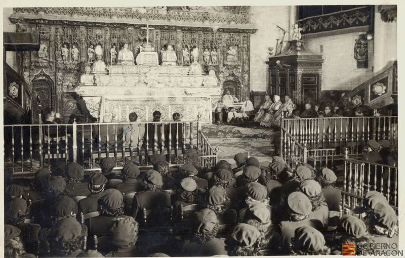 Clausura XI Consejo Nacional [de la Sección Femenina] en la Catedral de Huesca. Fidel Oltra